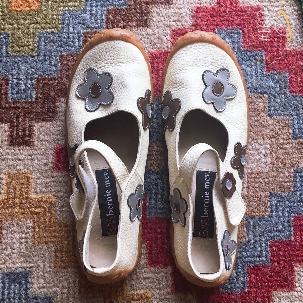 Bernie Mev Big Didi Cream Floral Leather MaryJanes